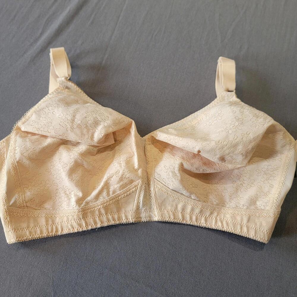 Playtex 18 Hour Bra Smoothing Bra 44DD Cream Style 0027 4-Way Support N.W.T